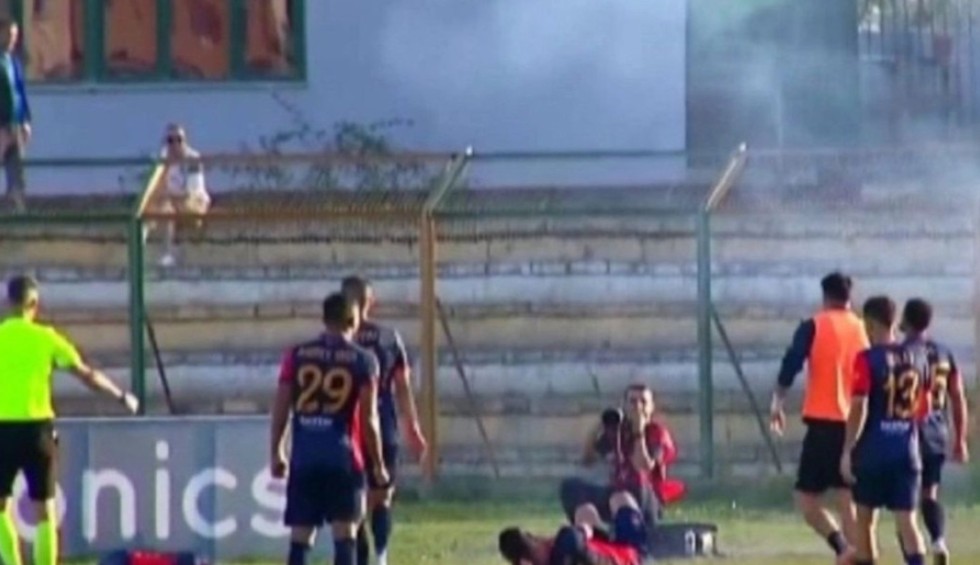 A generic square placeholder image with rounded corners in a figure.