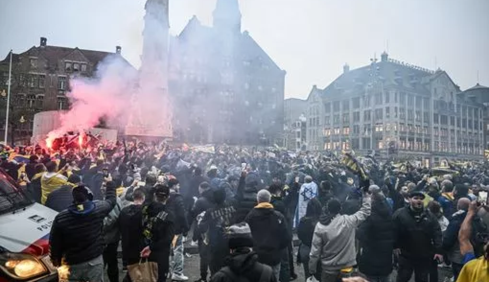 A generic square placeholder image with rounded corners in a figure.