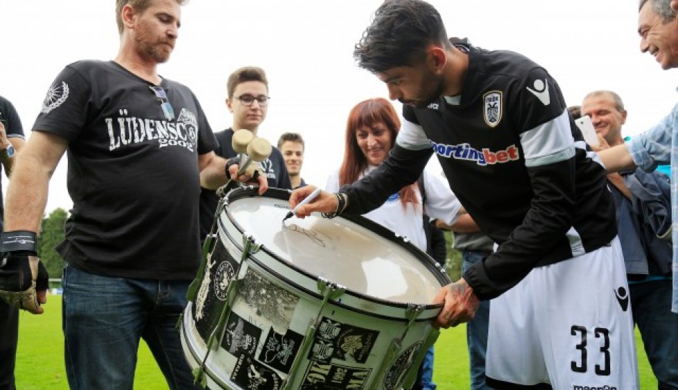 A generic square placeholder image with rounded corners in a figure.