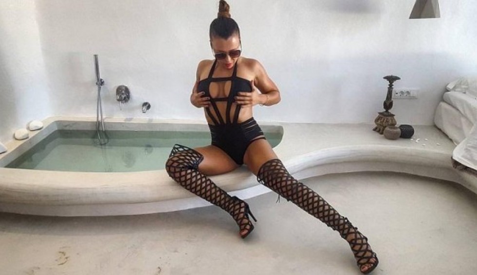 A generic square placeholder image with rounded corners in a figure.