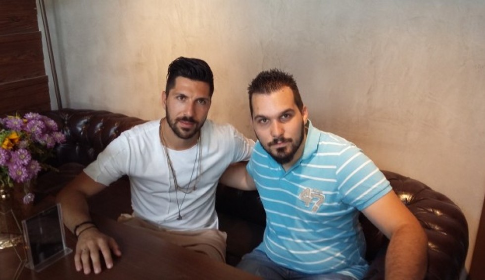 A generic square placeholder image with rounded corners in a figure.