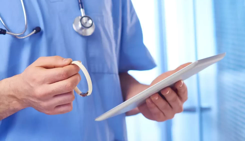 A generic square placeholder image with rounded corners in a figure.