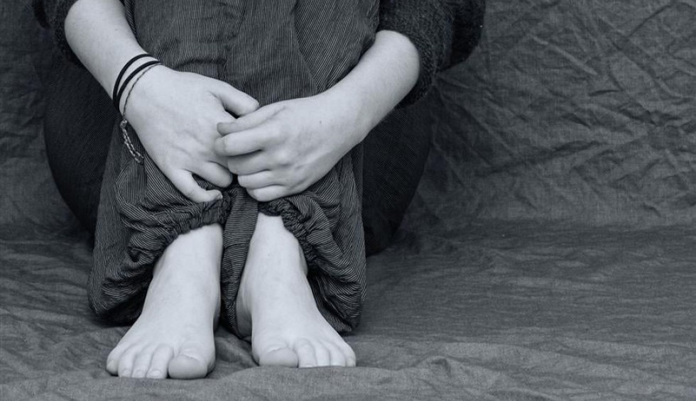 A generic square placeholder image with rounded corners in a figure.