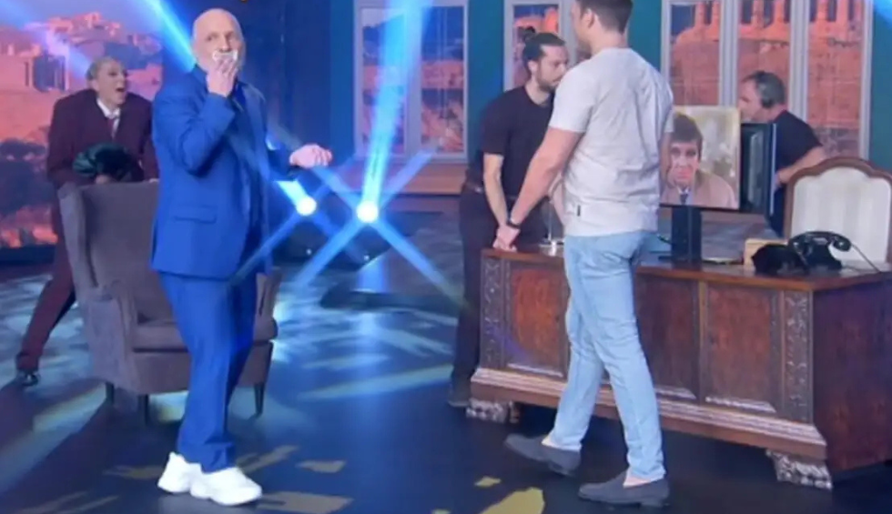 A generic square placeholder image with rounded corners in a figure.