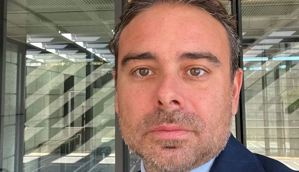 A generic square placeholder image with rounded corners in a figure.