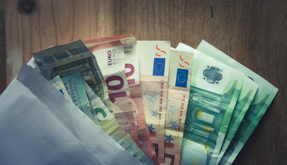 A generic square placeholder image with rounded corners in a figure.