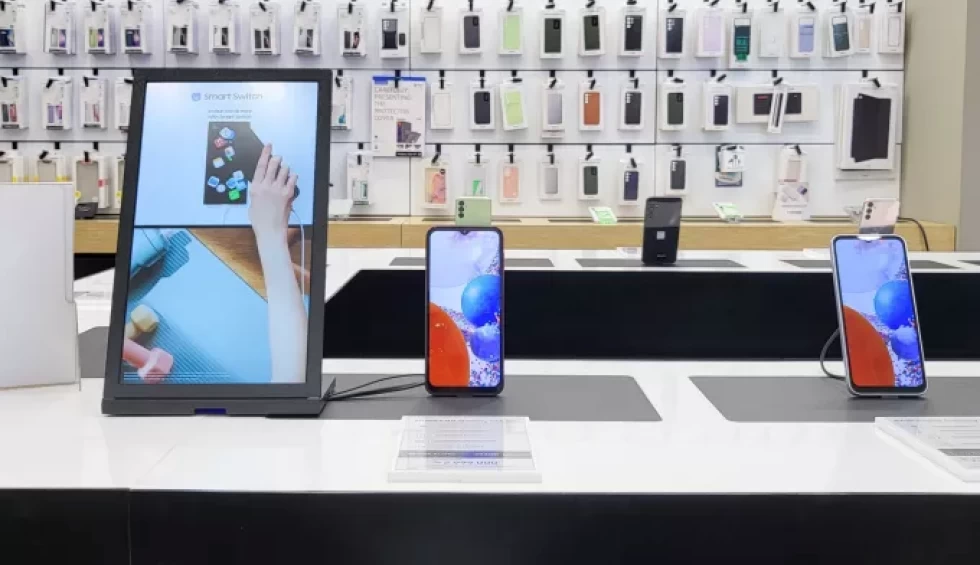 A generic square placeholder image with rounded corners in a figure.