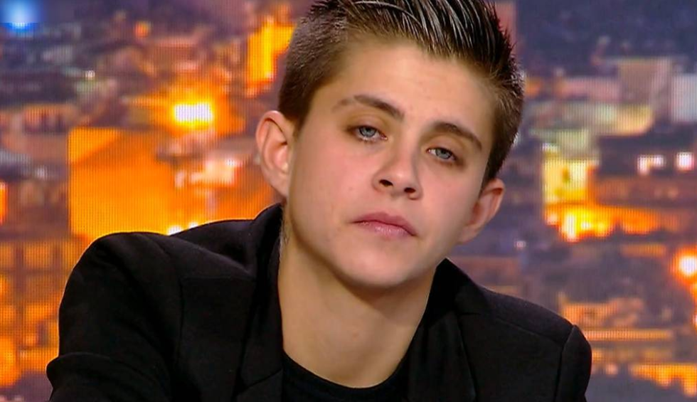 A generic square placeholder image with rounded corners in a figure.