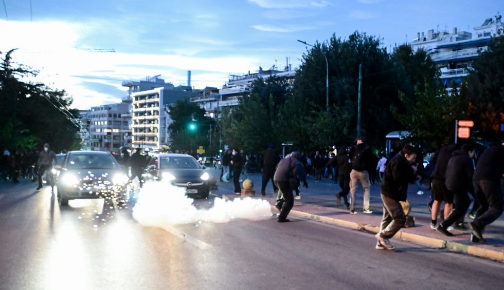 A generic square placeholder image with rounded corners in a figure.