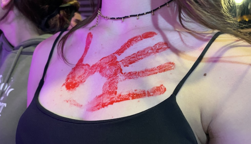 A generic square placeholder image with rounded corners in a figure.