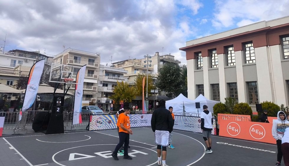 A generic square placeholder image with rounded corners in a figure.