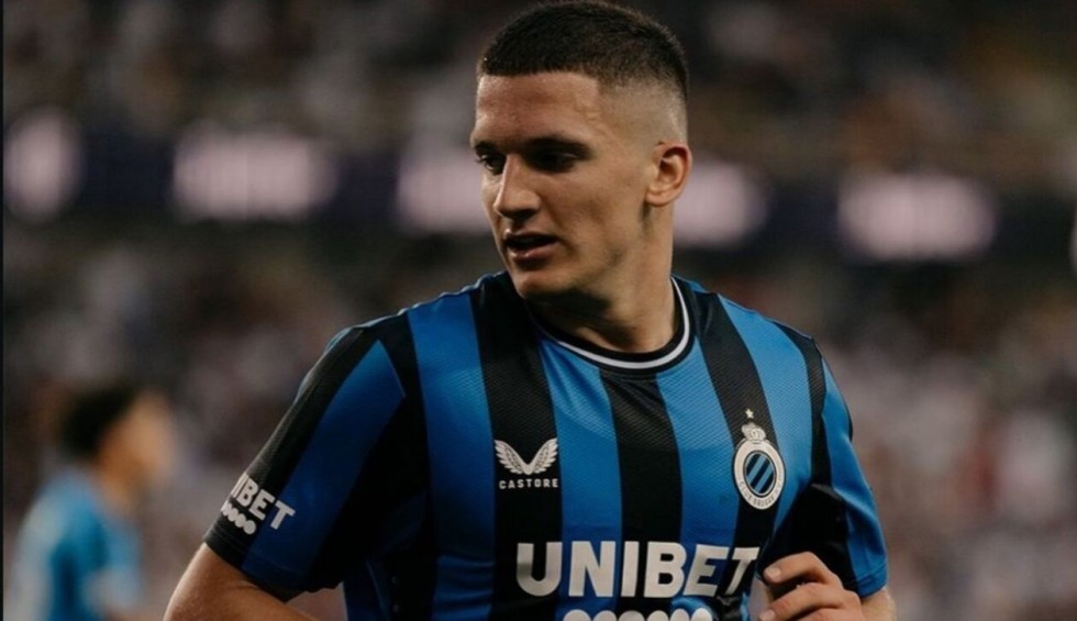 A generic square placeholder image with rounded corners in a figure.