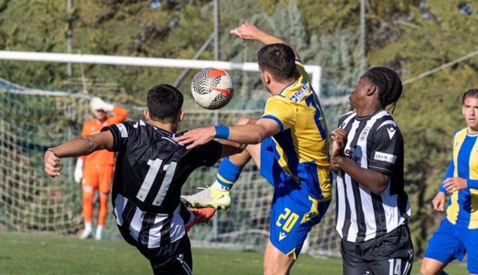 A generic square placeholder image with rounded corners in a figure.