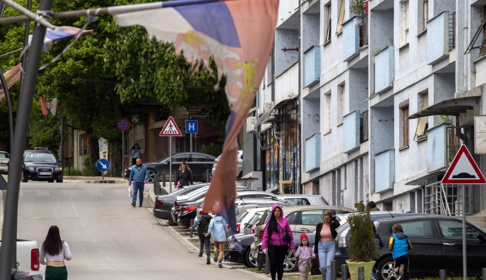 A generic square placeholder image with rounded corners in a figure.