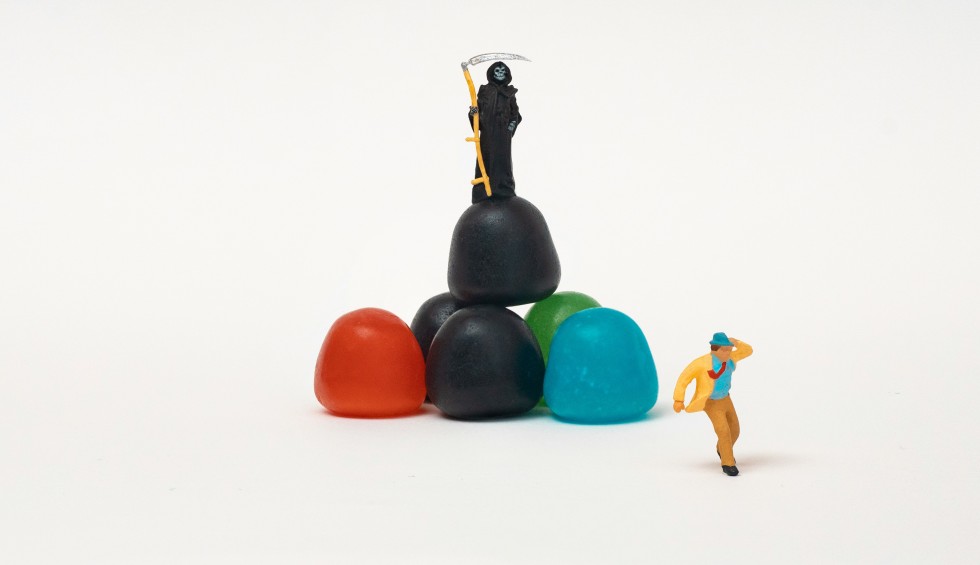 A generic square placeholder image with rounded corners in a figure.