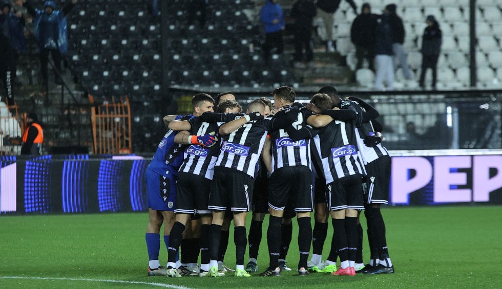 Το ένα χέρι (του προπονητή) νίβει τ’ άλλο (των παικτών). Και τα δυο…