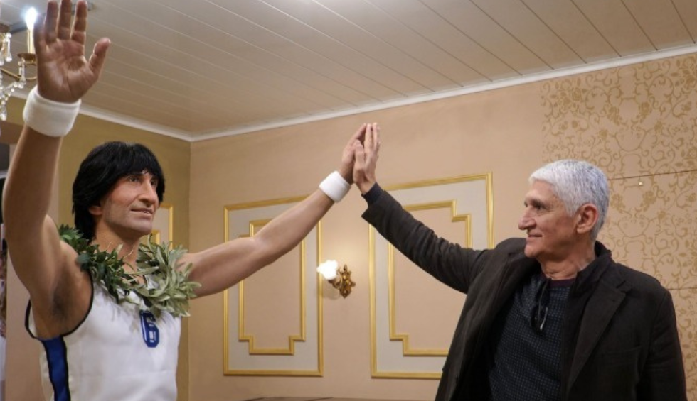 A generic square placeholder image with rounded corners in a figure.