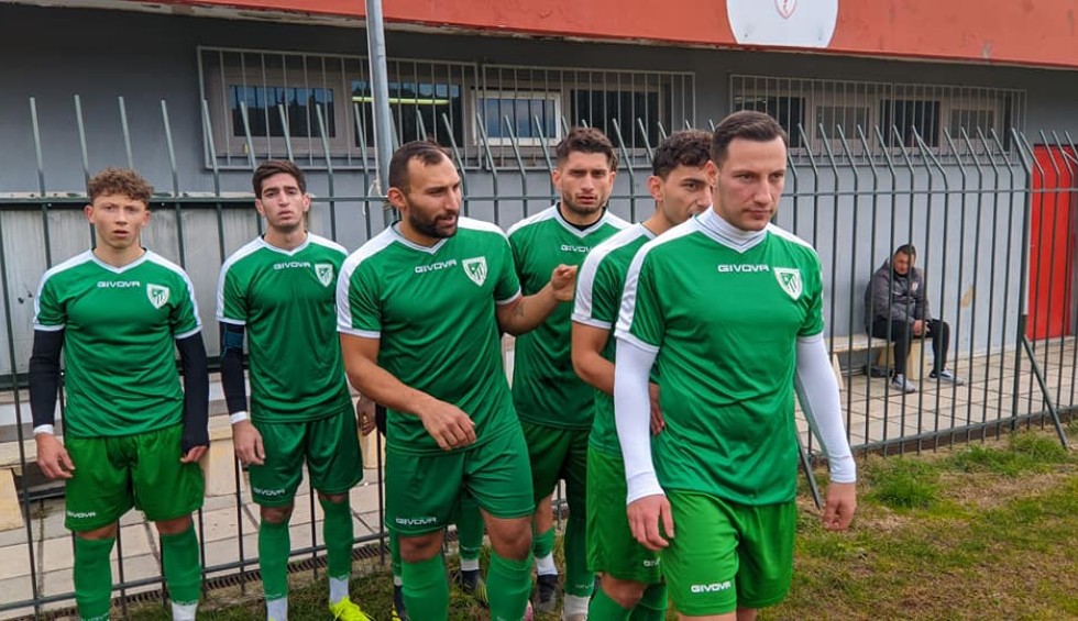 A generic square placeholder image with rounded corners in a figure.