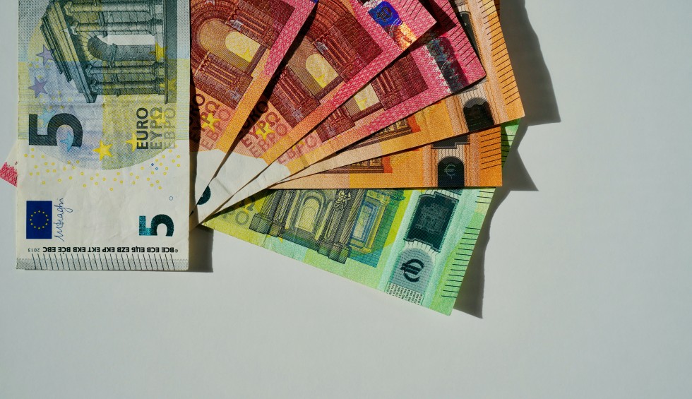 A generic square placeholder image with rounded corners in a figure.