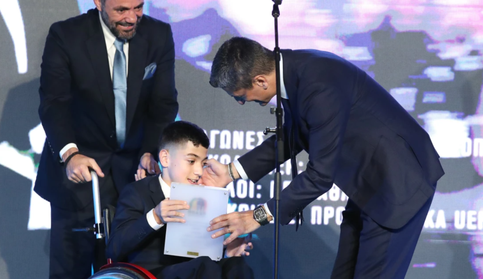 A generic square placeholder image with rounded corners in a figure.