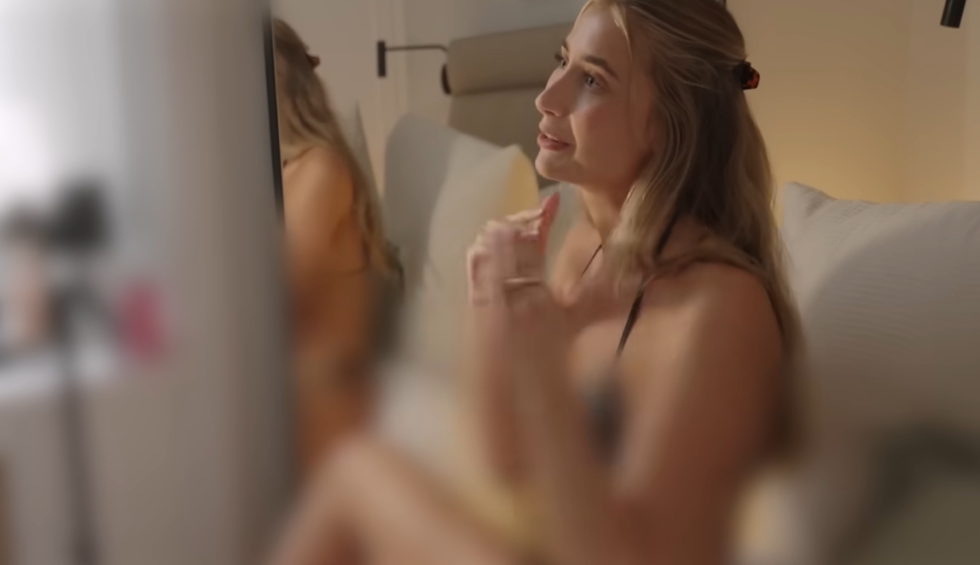 A generic square placeholder image with rounded corners in a figure.