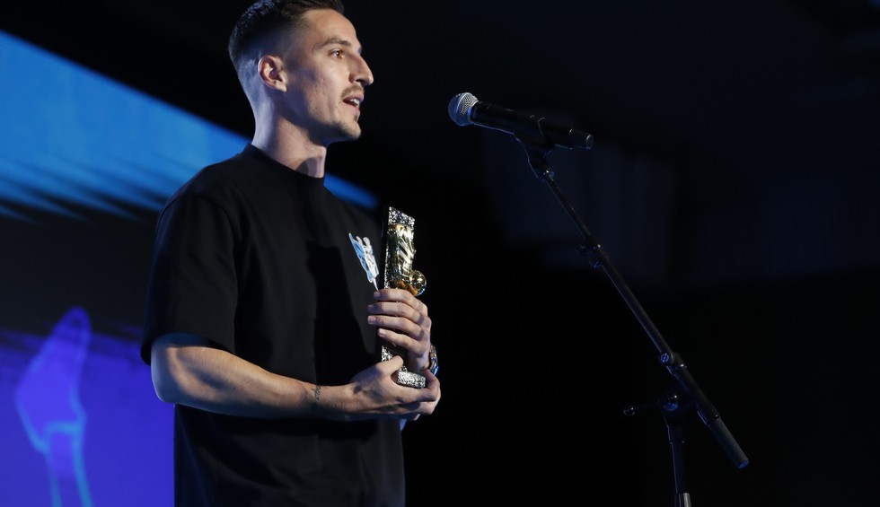 A generic square placeholder image with rounded corners in a figure.