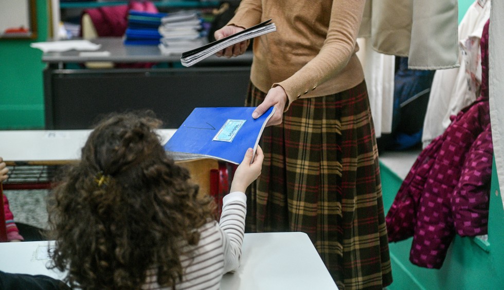 A generic square placeholder image with rounded corners in a figure.