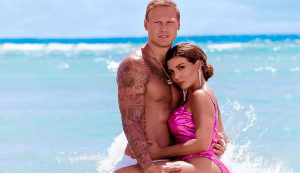 A generic square placeholder image with rounded corners in a figure.