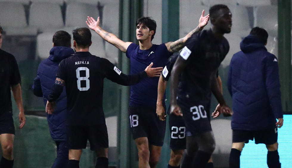 A generic square placeholder image with rounded corners in a figure.