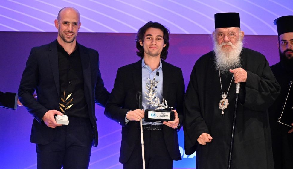 A generic square placeholder image with rounded corners in a figure.