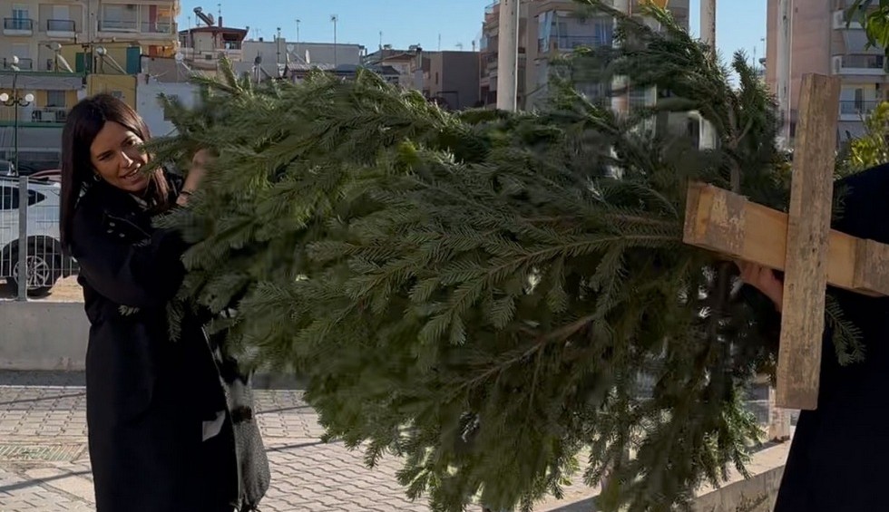 A generic square placeholder image with rounded corners in a figure.