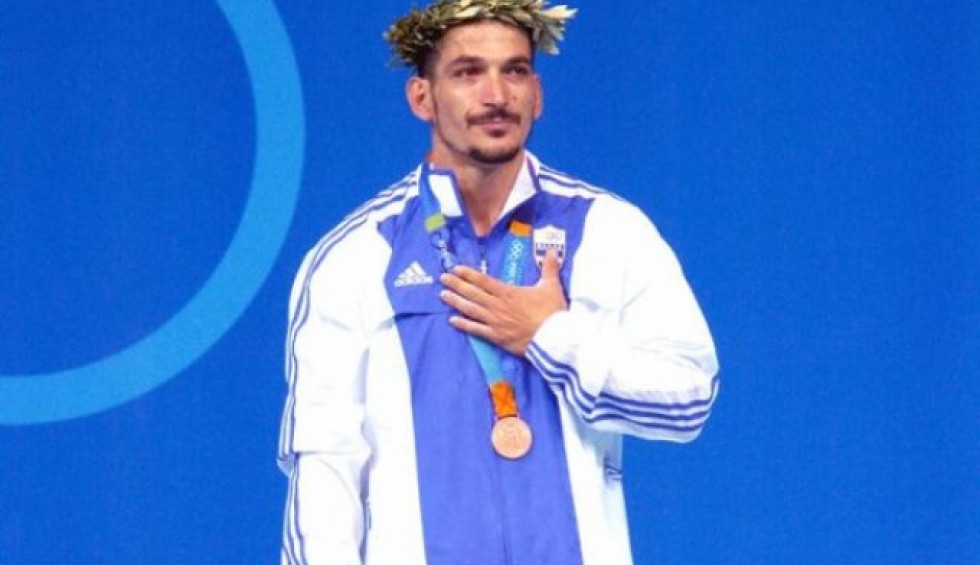 A generic square placeholder image with rounded corners in a figure.