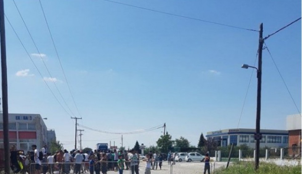 A generic square placeholder image with rounded corners in a figure.