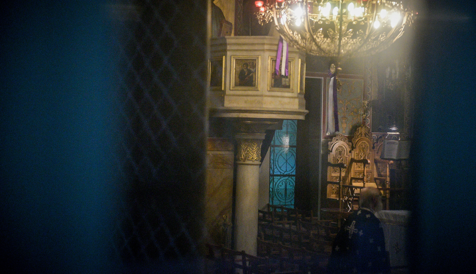 A generic square placeholder image with rounded corners in a figure.