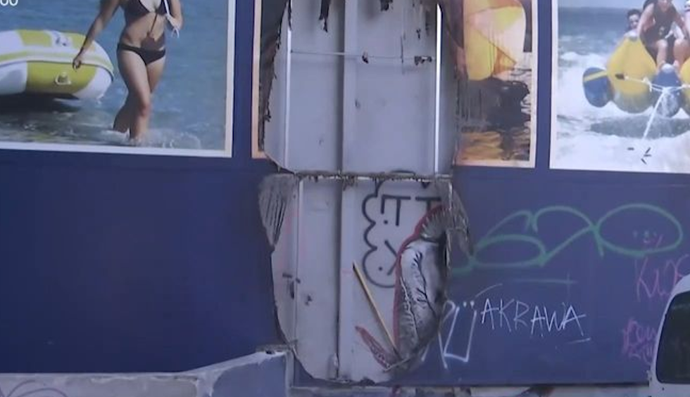 A generic square placeholder image with rounded corners in a figure.