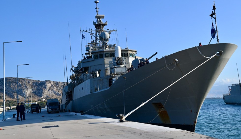 A generic square placeholder image with rounded corners in a figure.