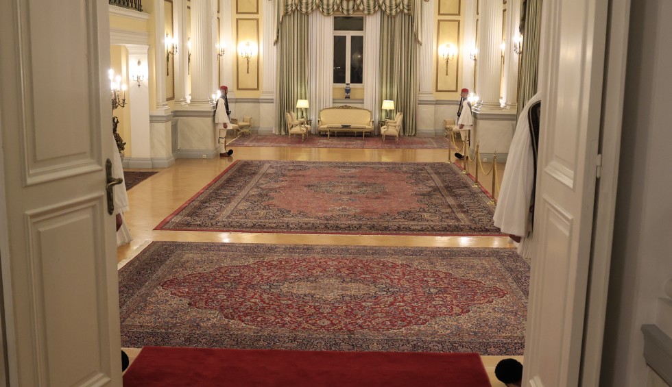 A generic square placeholder image with rounded corners in a figure.