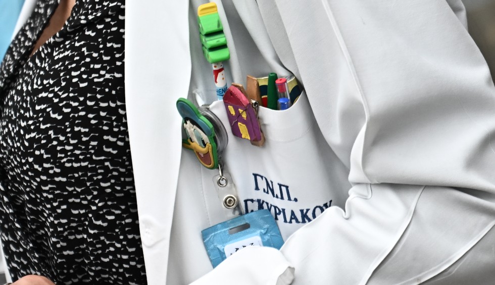 A generic square placeholder image with rounded corners in a figure.