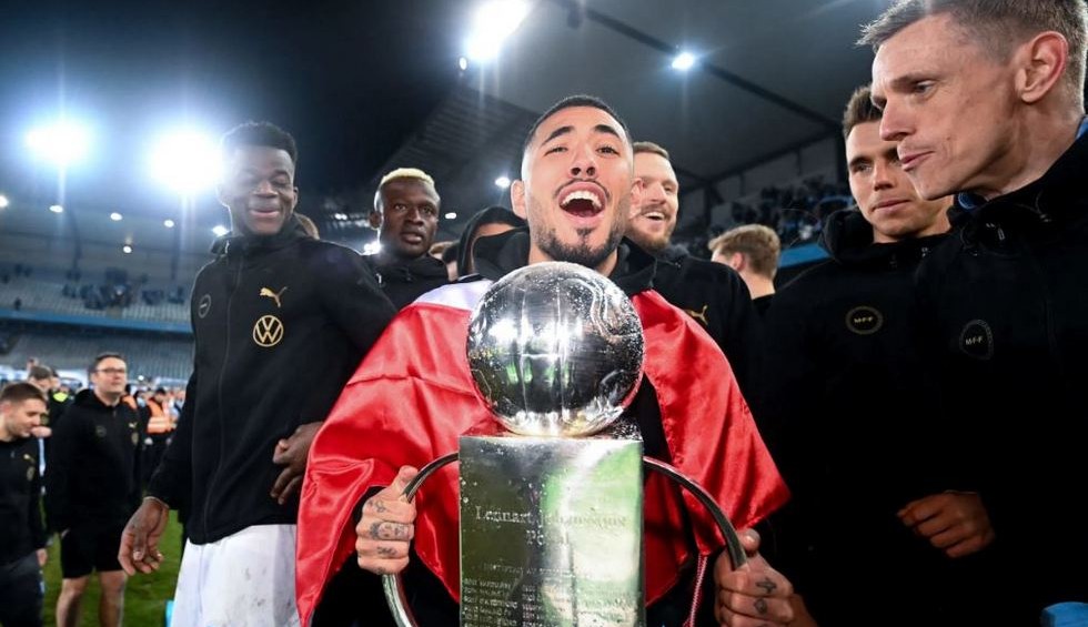 A generic square placeholder image with rounded corners in a figure.