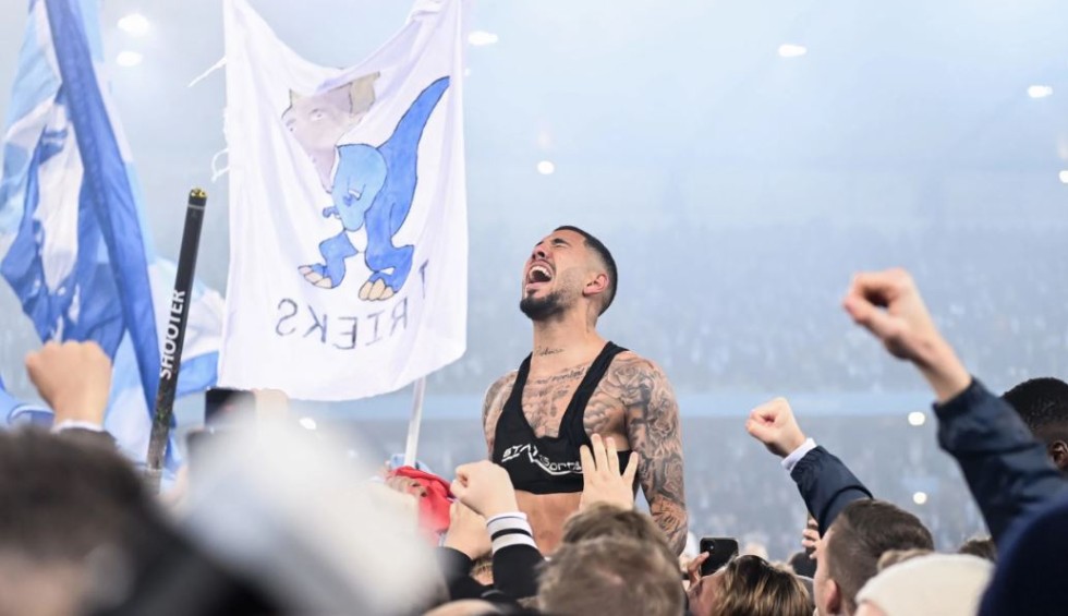 A generic square placeholder image with rounded corners in a figure.