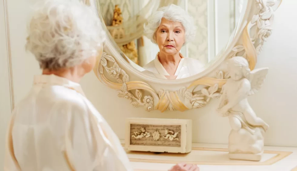 A generic square placeholder image with rounded corners in a figure.