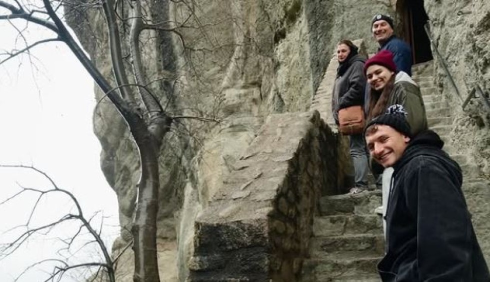 A generic square placeholder image with rounded corners in a figure.