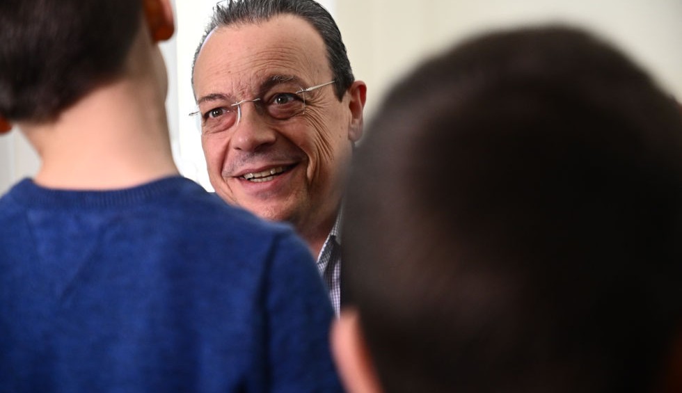 A generic square placeholder image with rounded corners in a figure.