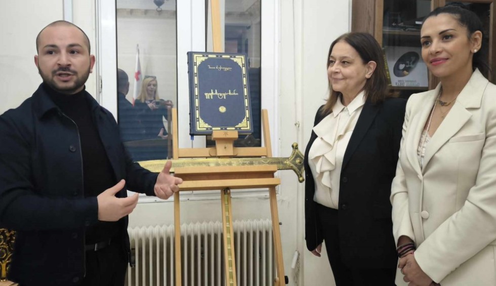 A generic square placeholder image with rounded corners in a figure.