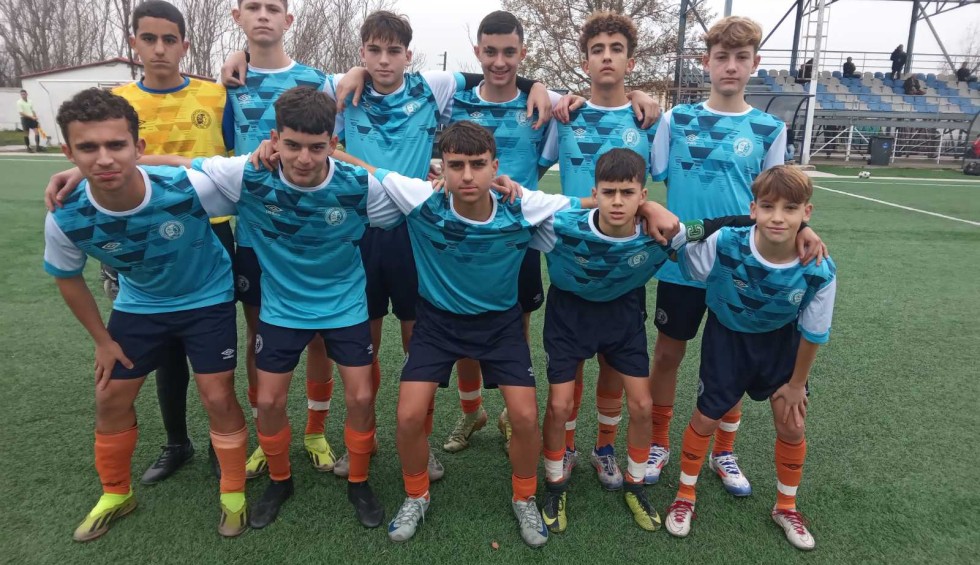 A generic square placeholder image with rounded corners in a figure.