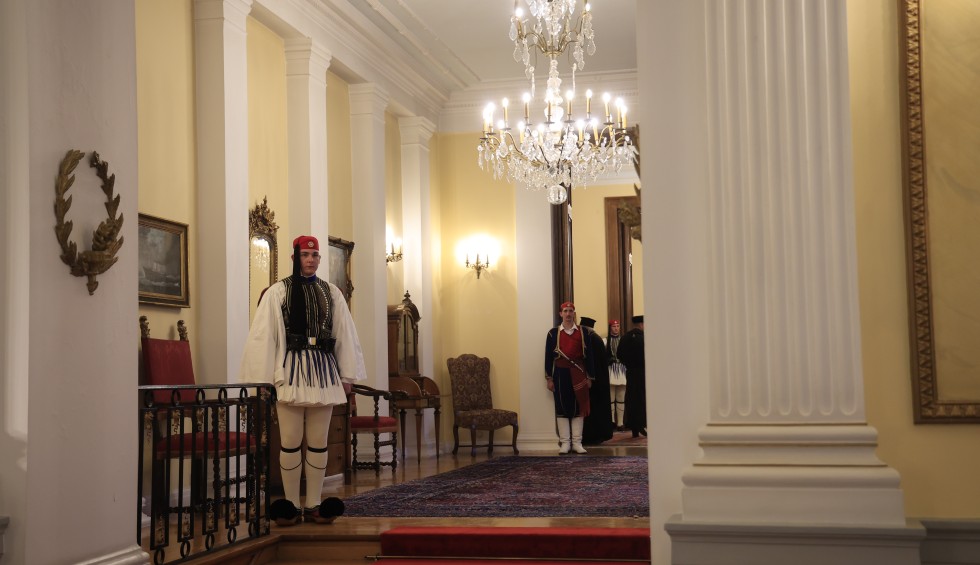 A generic square placeholder image with rounded corners in a figure.