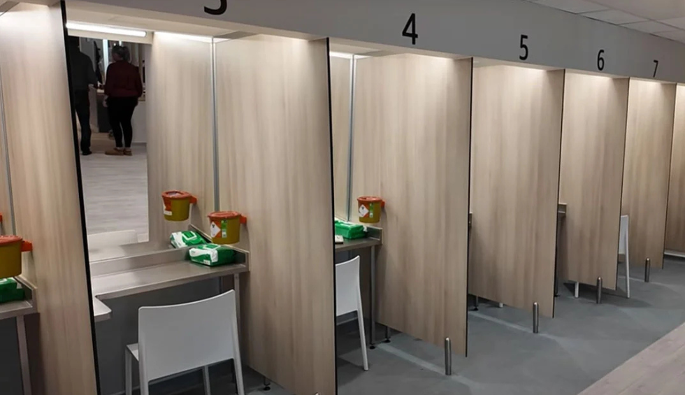 A generic square placeholder image with rounded corners in a figure.