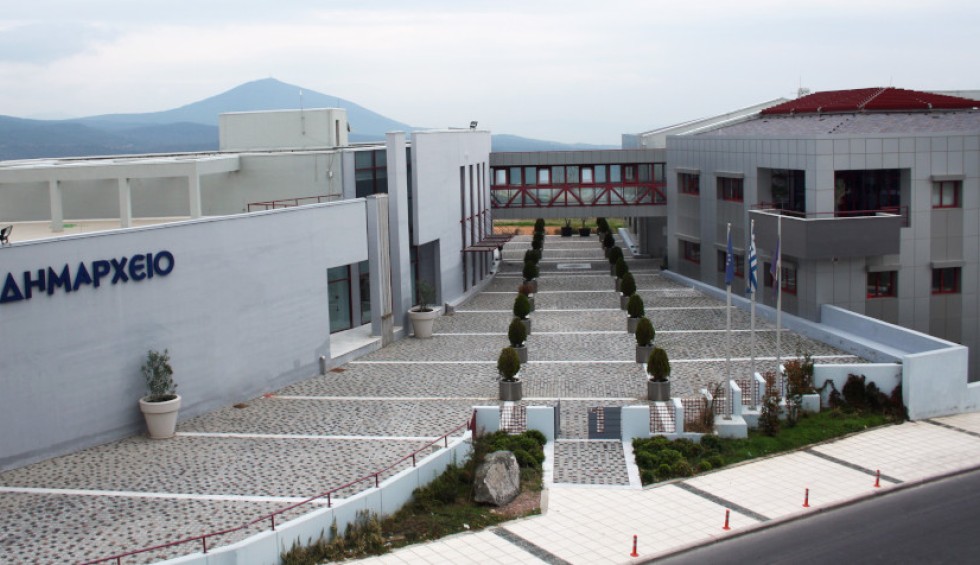 A generic square placeholder image with rounded corners in a figure.