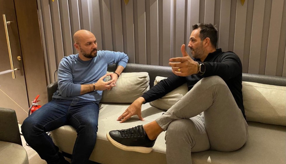 A generic square placeholder image with rounded corners in a figure.