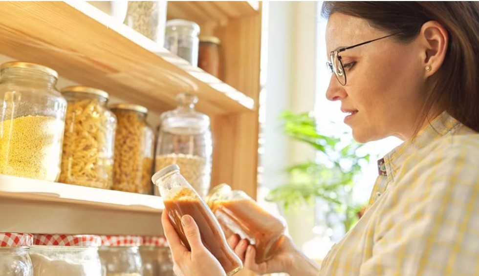 A generic square placeholder image with rounded corners in a figure.